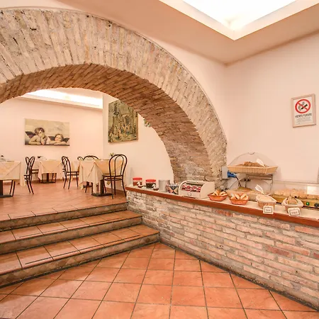 Hotel Corona فندق 3*