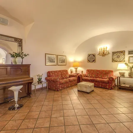 Hotel Corona فندق