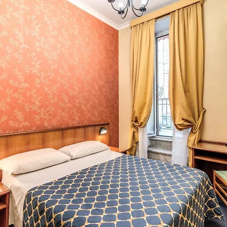 فندق Hotel Corona 3*