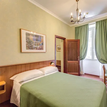 Hotel Corona فندق