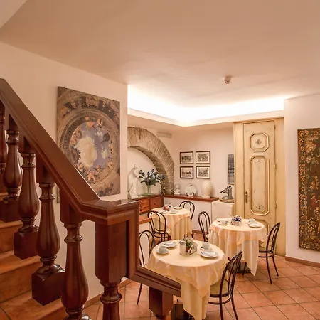 Hotel Corona فندق
