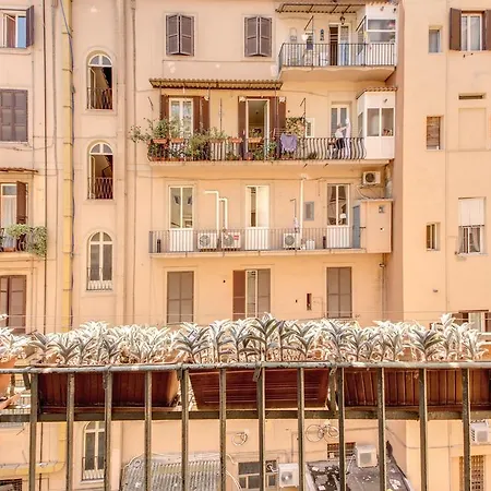 Hotel Corona فندق