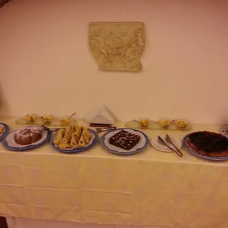 Hotel Corona فندق