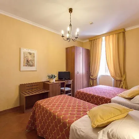 Hotel Corona فندق