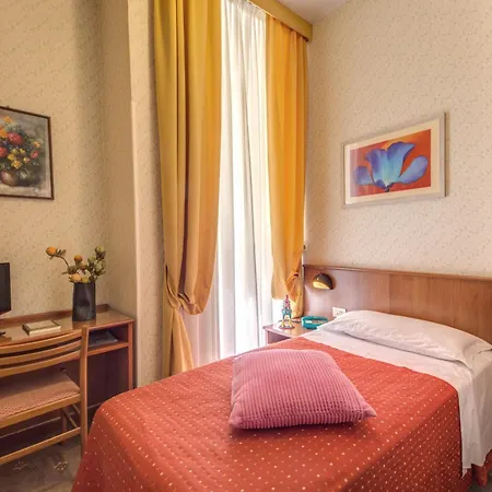 Hotel Corona فندق