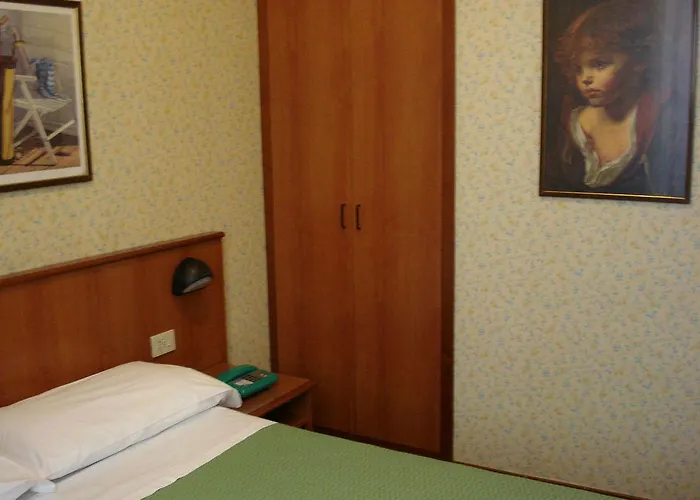 Hotel Corona 3* Rome