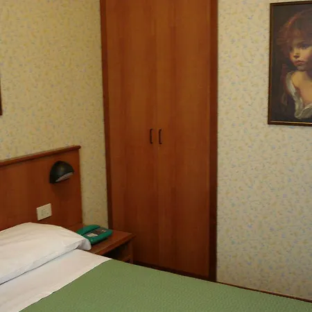 Hotel Corona 3* Rome