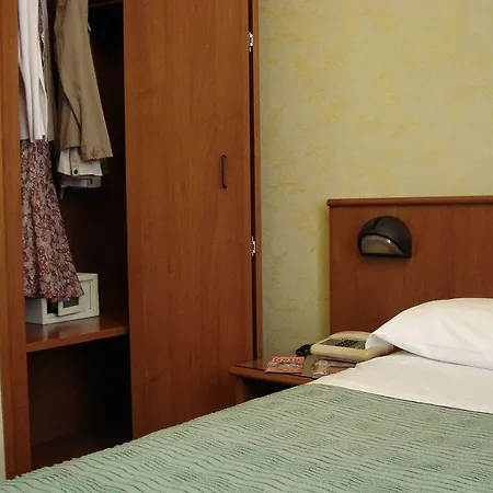 Hotel Corona 3*